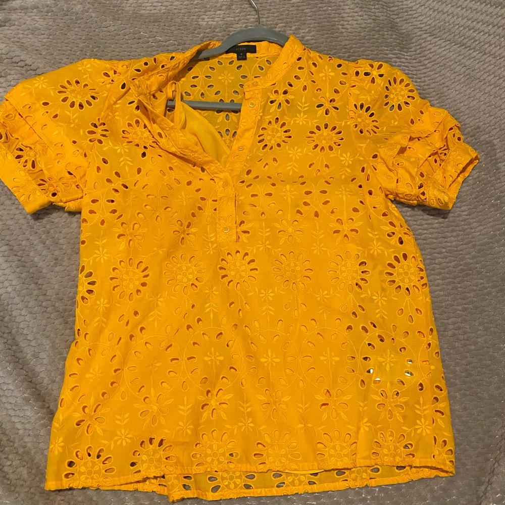 🥳🥳🎉HOST PICK!!!🥳Eyelet Puff-sleeve popover top with removable cami inside!! - Picture 6 of 11